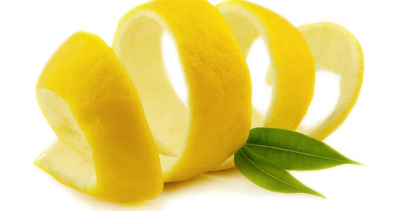 Cara Menghilangkan kulit mati dengan kulit lemon