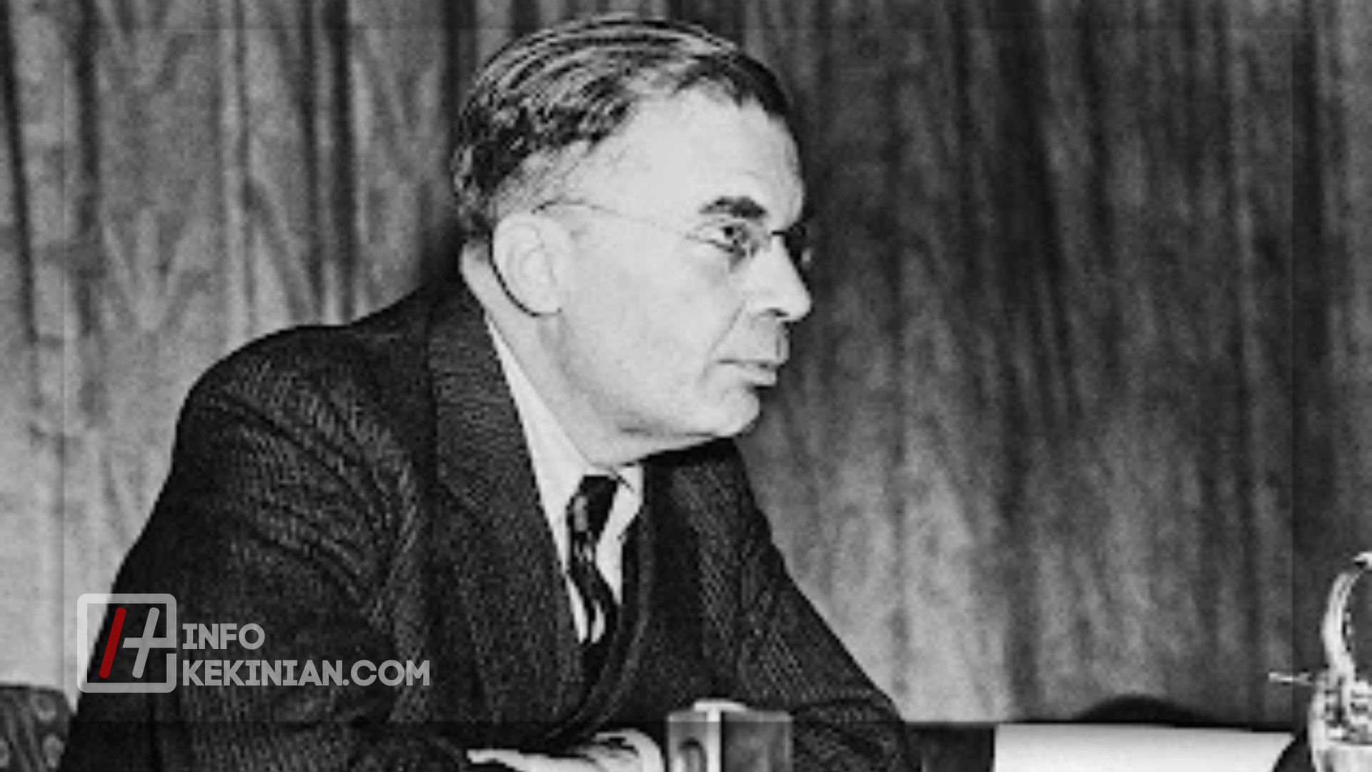 Dr. H. van Mook (Belanda)