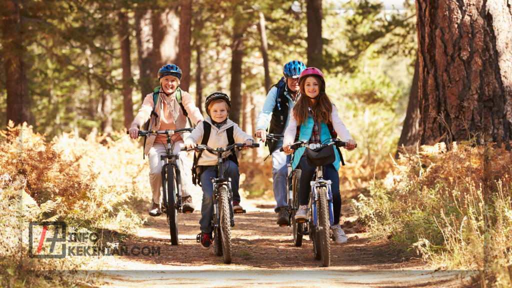 5 Contoh Karangan Liburan: Pastikan Liburanmu Berarti! 1 Petualangan Seru Liburan Sekolah